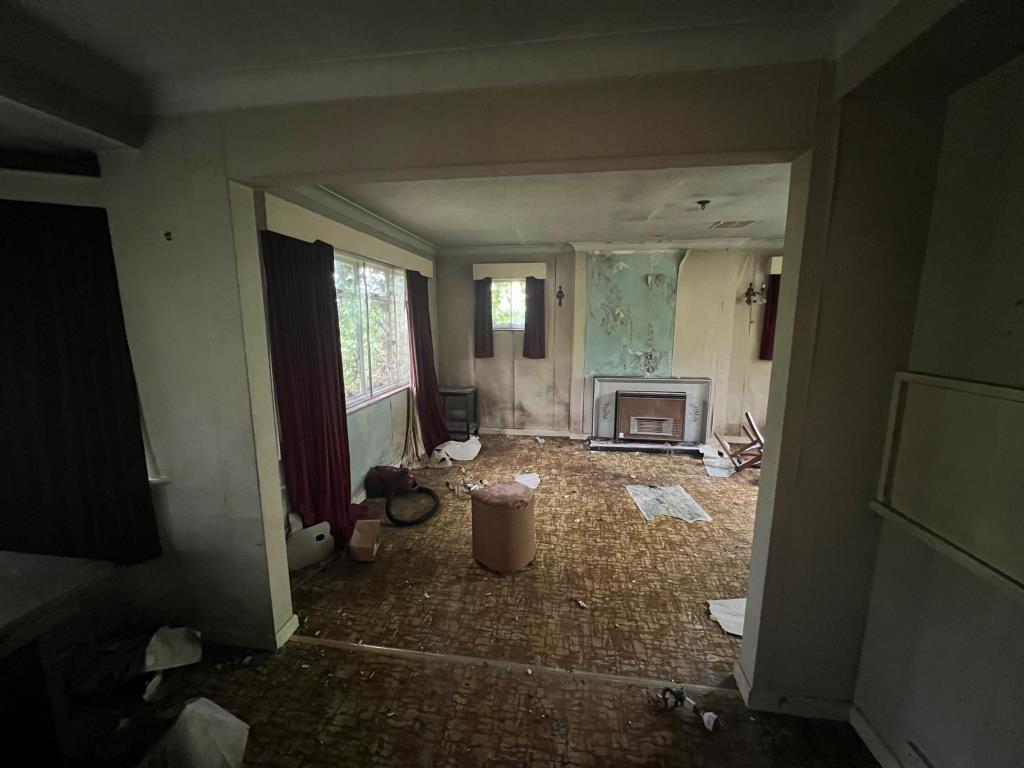 Detached House On A Plot Of 0.09 Hectares (0.22 Acres)