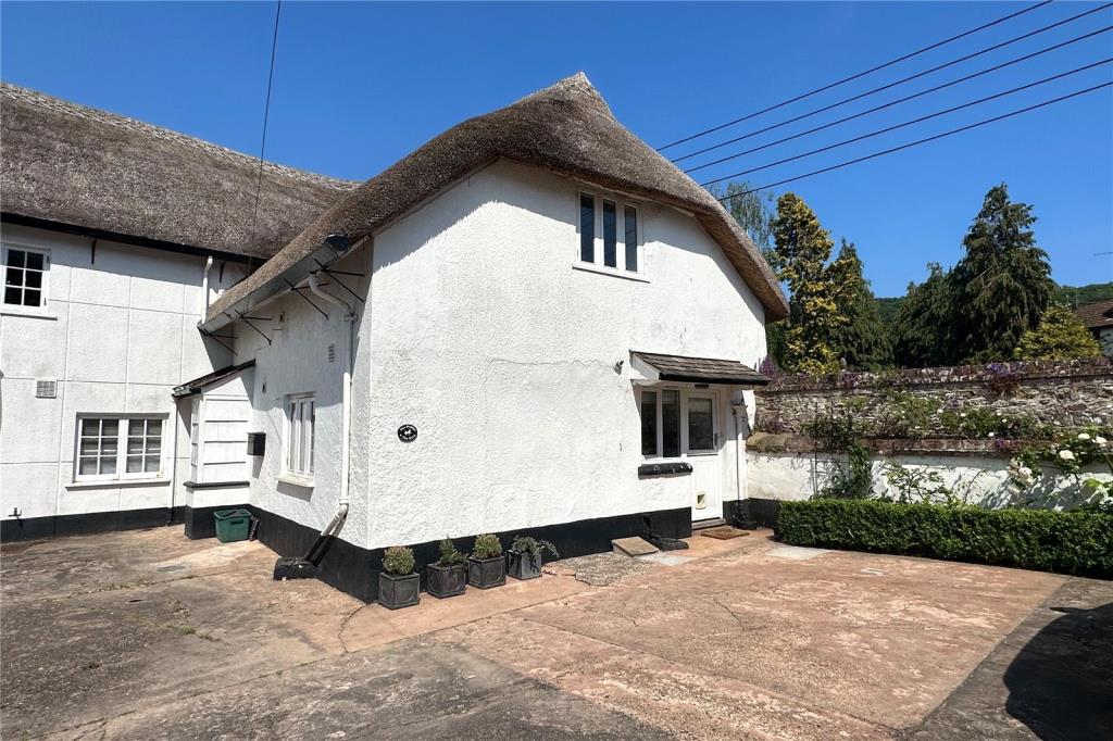 Refurbished Character Cottage Close To The Sea