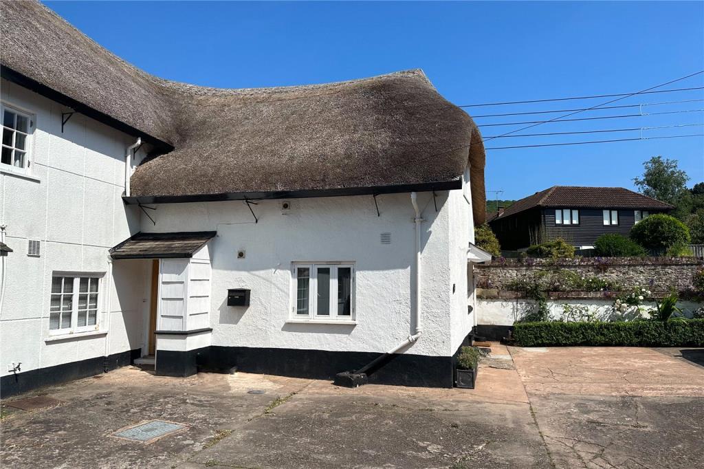 Refurbished Character Cottage Close To The Sea