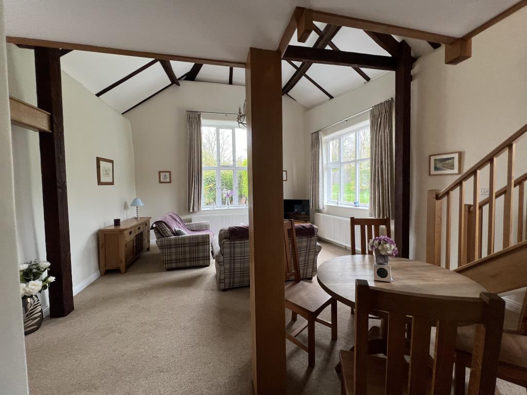Refurbished Character Cottage Close To The Sea