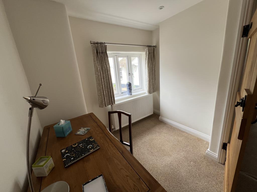 Refurbished Character Cottage Close To The Sea