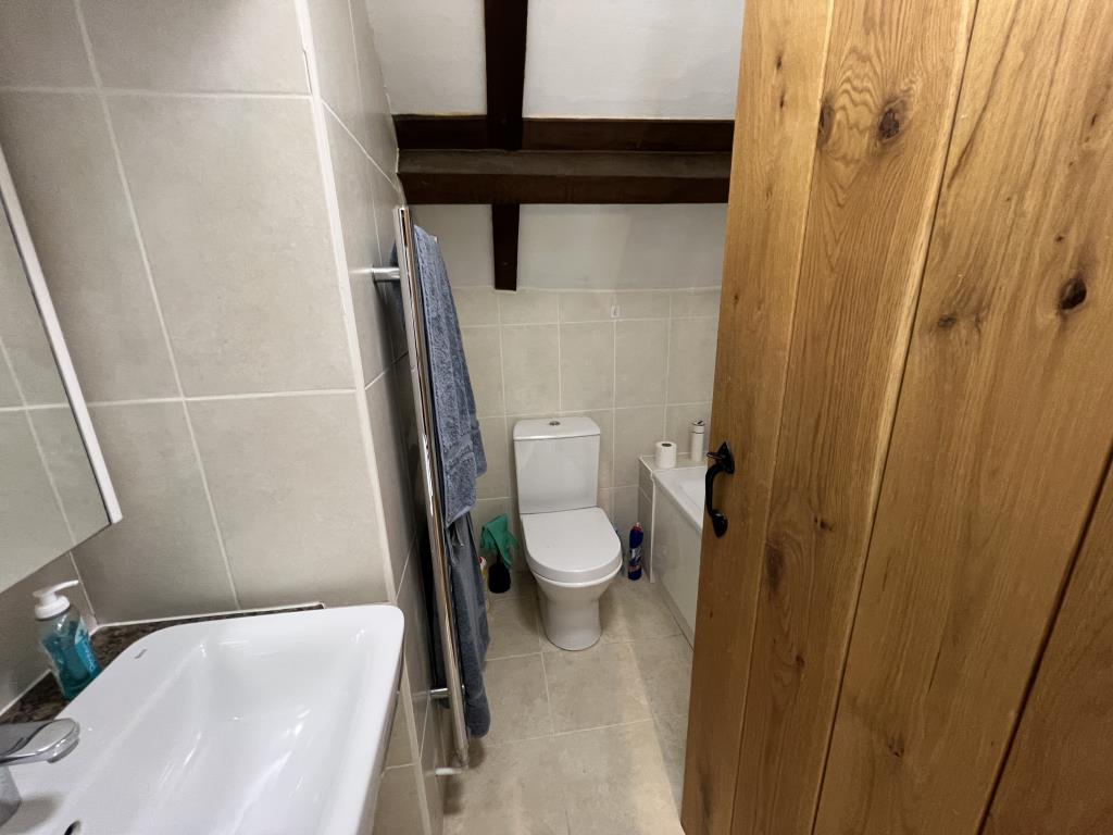 Refurbished Character Cottage Close To The Sea