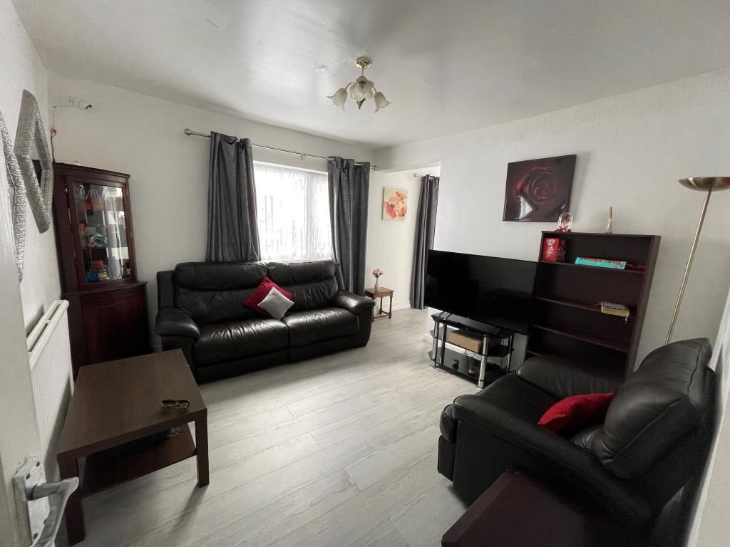 Freehold Residential Investment - Four-Bedroom House And Two Studios