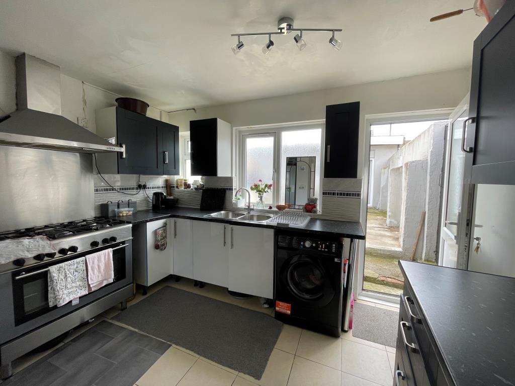 Freehold Residential Investment - Four-Bedroom House And Two Studios