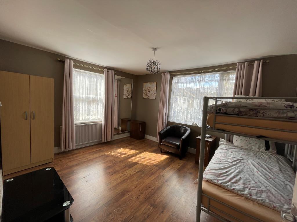 Freehold Residential Investment - Four-Bedroom House And Two Studios