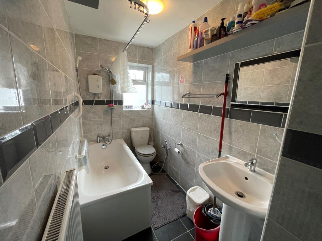 Freehold Residential Investment - Four-Bedroom House And Two Studios