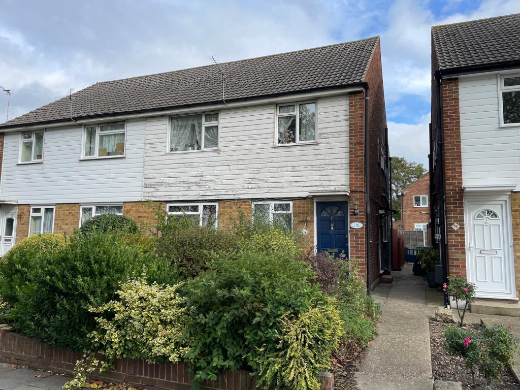 Two-Bedroom Upper Maisonette For Improvement With Garage And Garden
