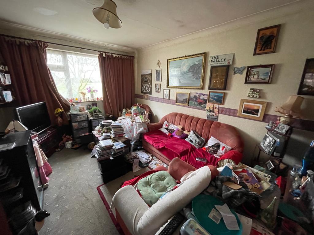 Two-Bedroom Upper Maisonette For Improvement With Garage And Garden
