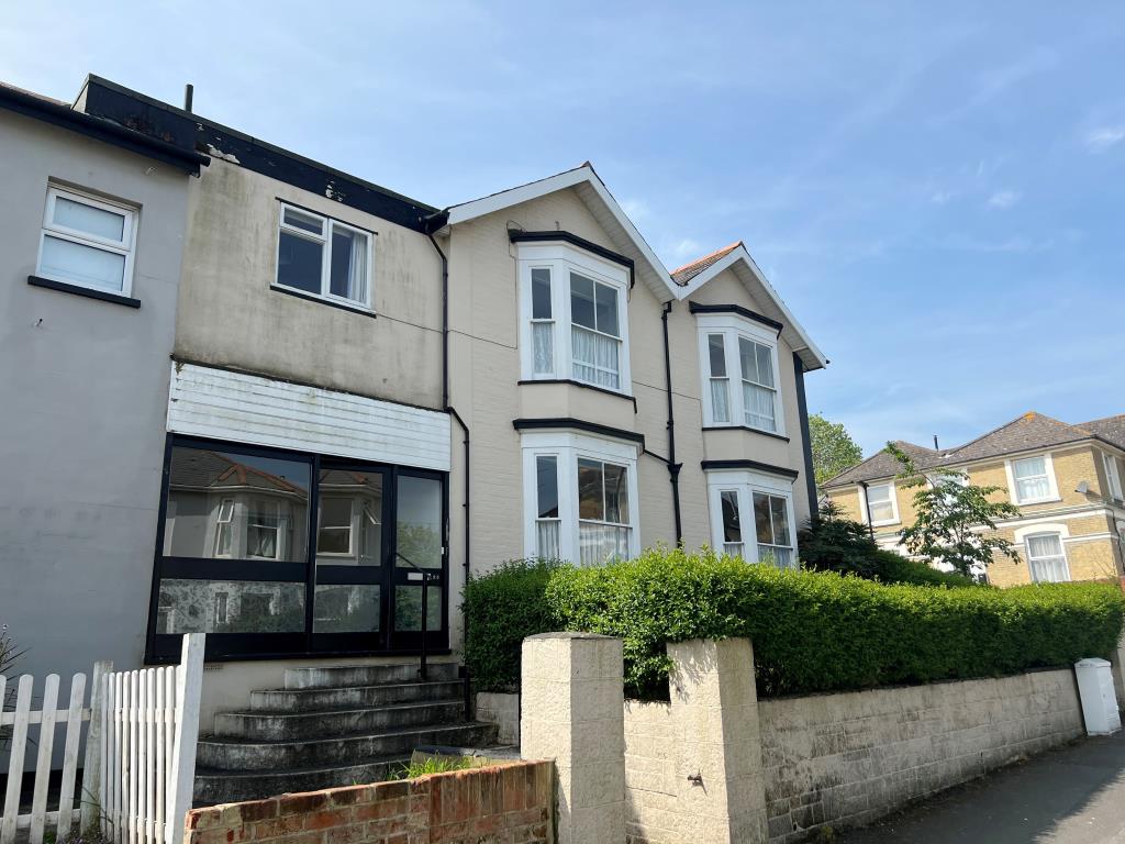 Town Centre Six-Bedroom House With Potential