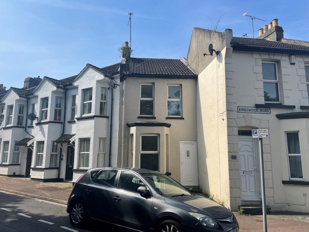 Well Presented Mid-Terrace House