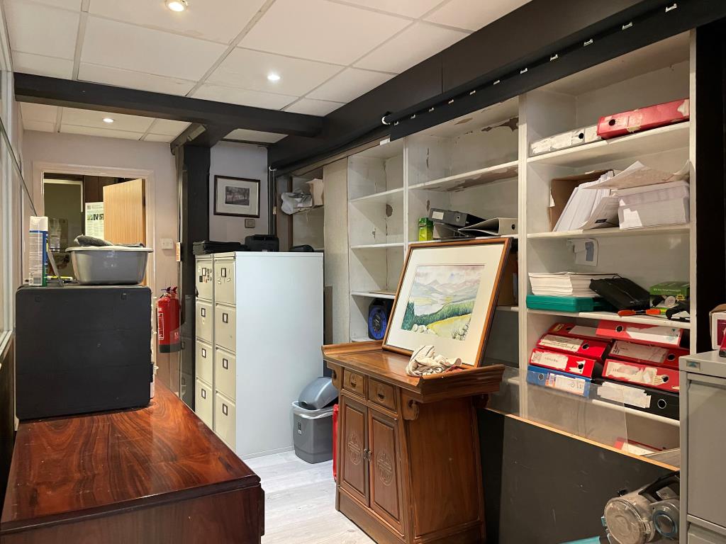 Freehold Shop And Flat With Upper Parts