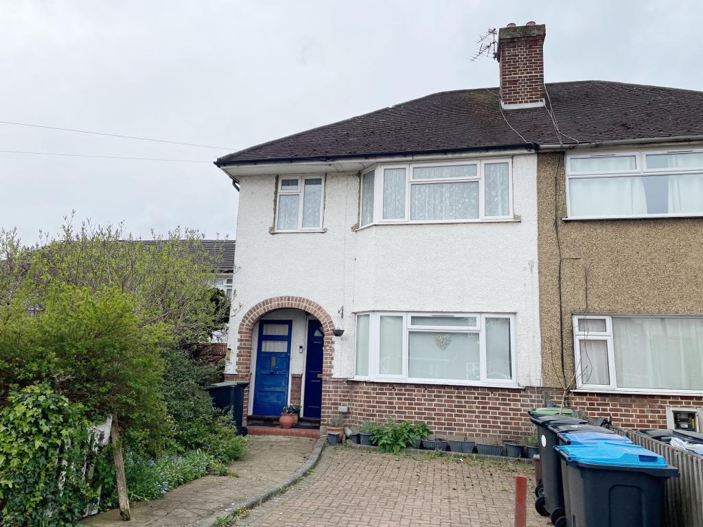 First Floor Maisonette With Garden And Derelict Garage