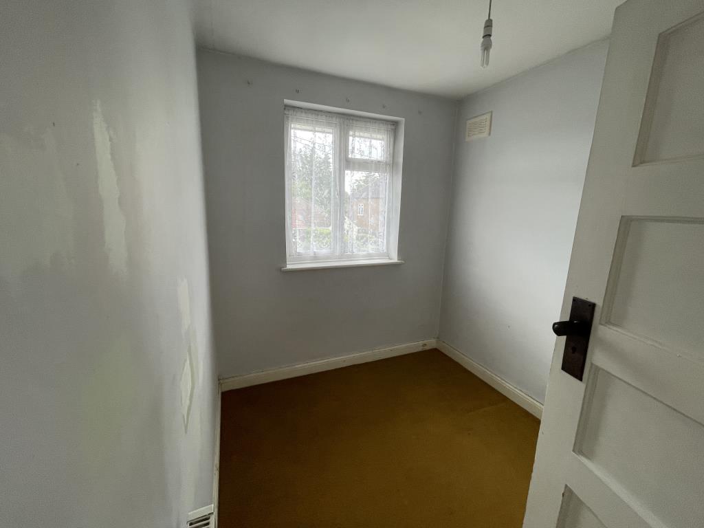 First Floor Maisonette With Garden And Derelict Garage