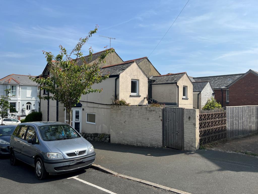 Town Centre Six-Bedroom House With Potential