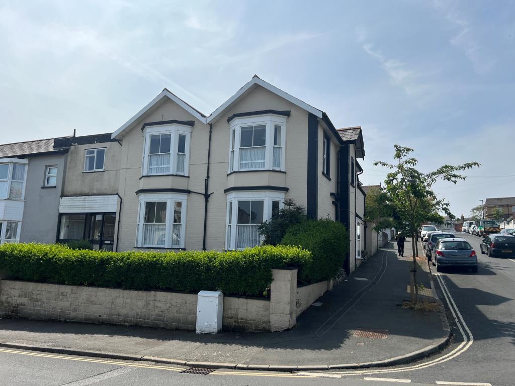 Town Centre Six-Bedroom House With Potential