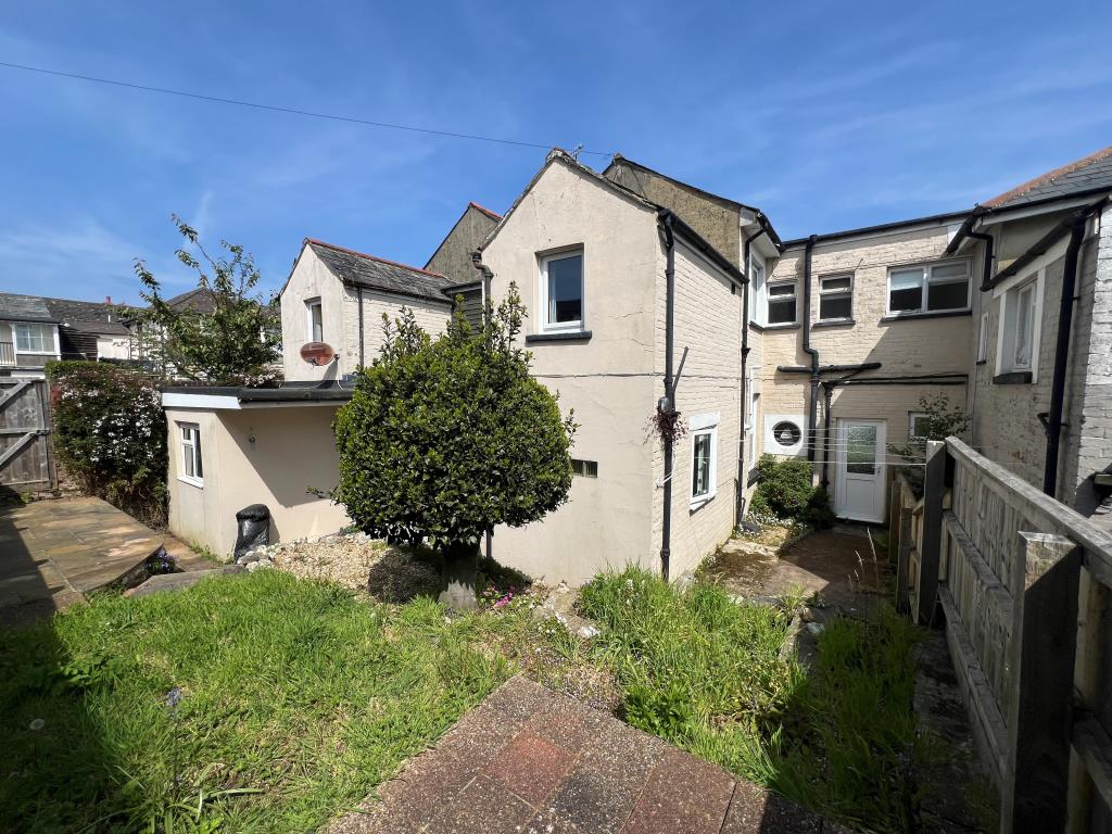 Town Centre Six-Bedroom House With Potential