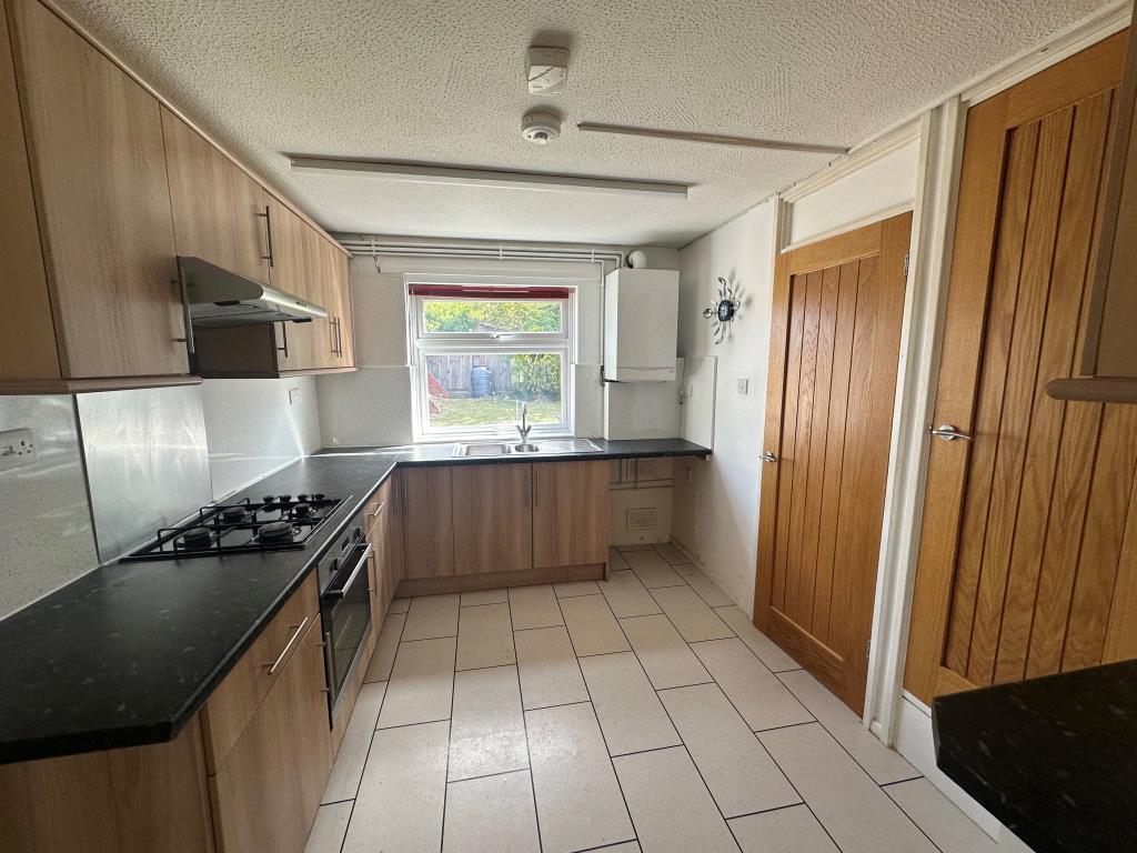 End-Terrace House Close To University