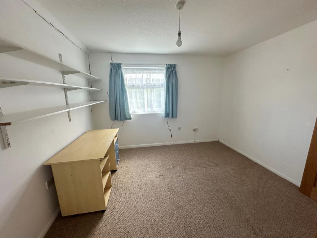 End-Terrace House Close To University