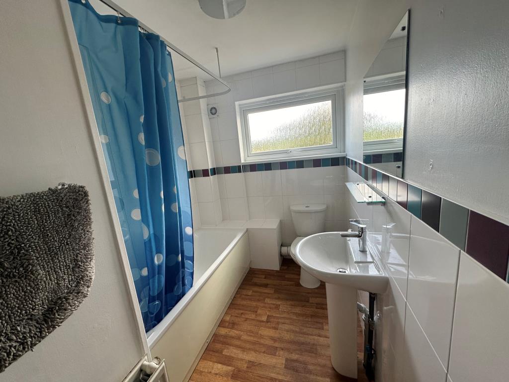 End-Terrace House Close To University