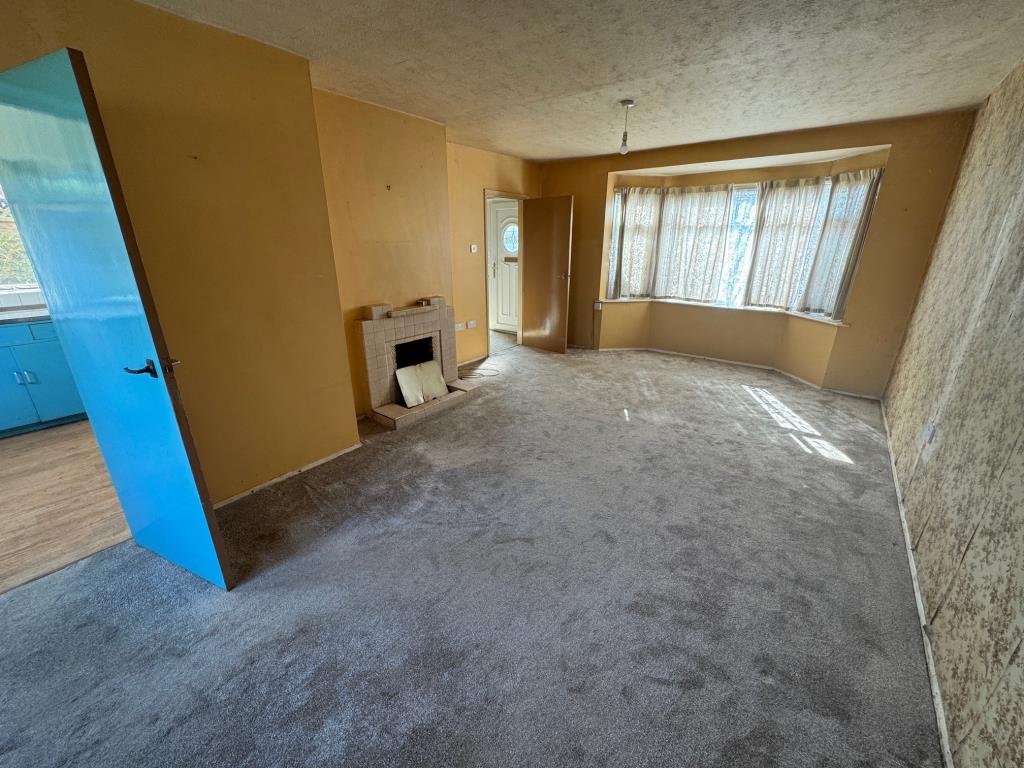 Three-Bedroom House For Improvement With Garage En-Bloc
