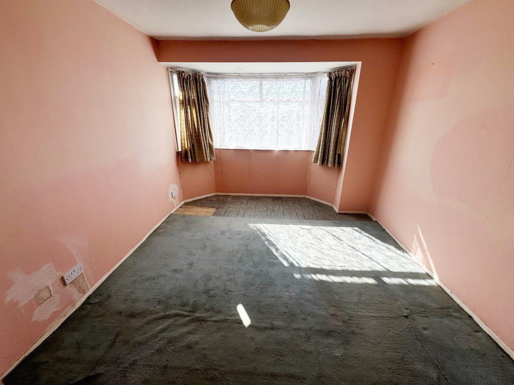 Three-Bedroom House For Improvement With Garage En-Bloc