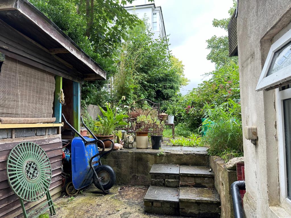 Block Of Five Flats For Investment