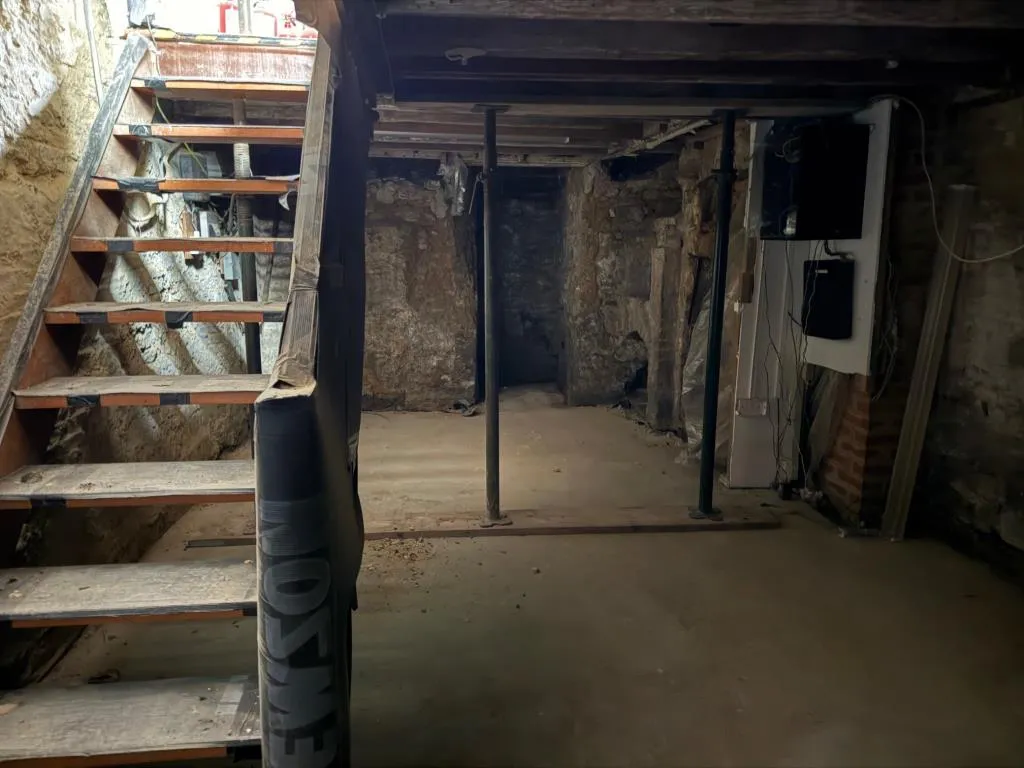 Mixed Use Building For Improvement And Repair