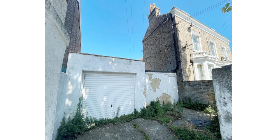 Lot 116 - Mixed Use Investment - Two Shops, Four Flats And Garage With Potential