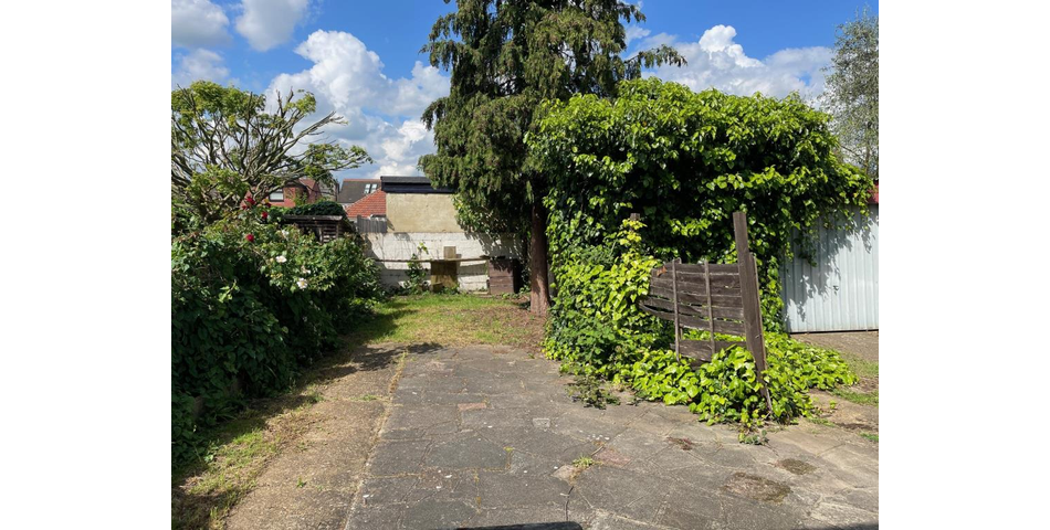 Lot 178 - Semi-detached House For Improvement