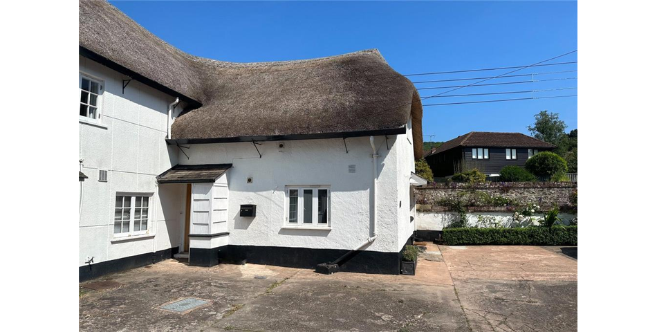 Lot 15 - Refurbished Character Cottage Close To The Sea