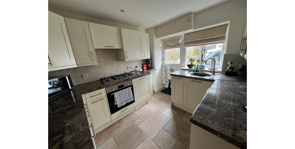 Lot 15 - Refurbished Character Cottage Close To The Sea