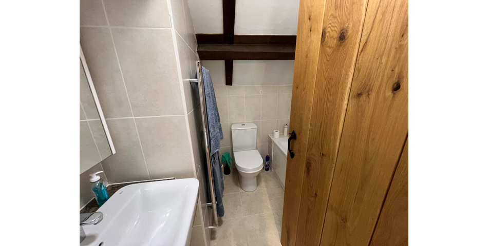 Lot 15 - Refurbished Character Cottage Close To The Sea