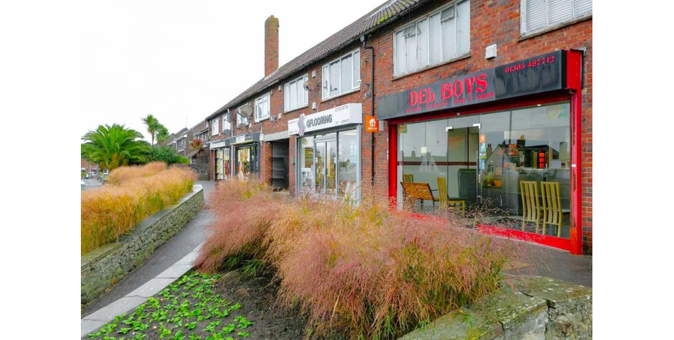 Lot 121 - Freehold Commercial Investment Plus Residential Ground Rent
