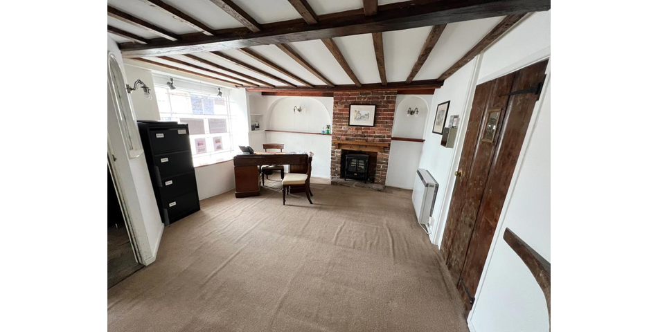 Lot 122 - Freehold Building Close To The Harbour With Planning For Residential Conversion