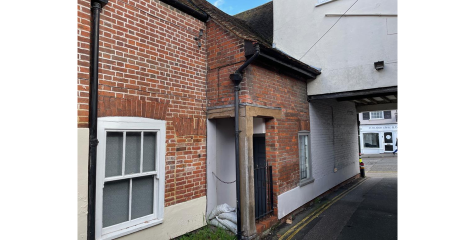 Lot 50 - Vacant City Centre Commercial Premises With Former Residential Use Above