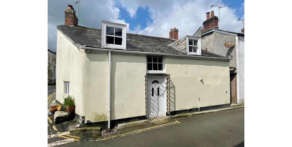 Lot 68 - Town Centre Cottage For Improvement