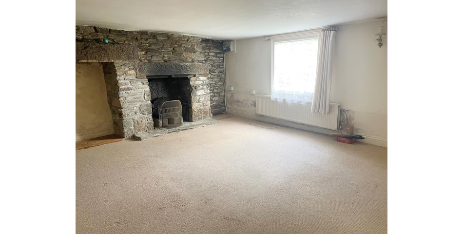 Lot 68 - Town Centre Cottage For Improvement