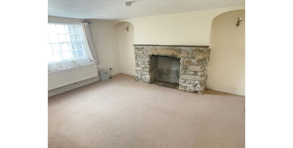Lot 68 - Town Centre Cottage For Improvement