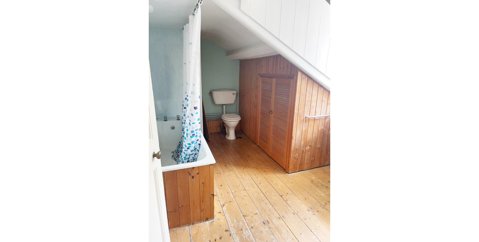Lot 68 - Town Centre Cottage For Improvement