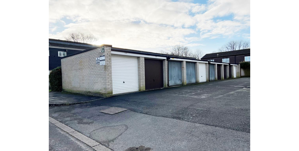 Lot 90 - Nine Vacant Freehold Garages With Land With Development Opportunity