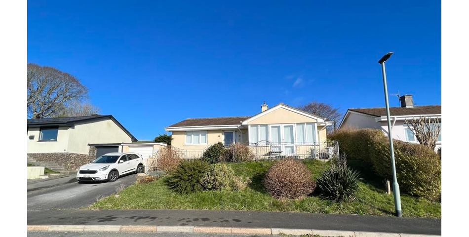 Lot 81 - Bungalow For Updating With Spectacular Views