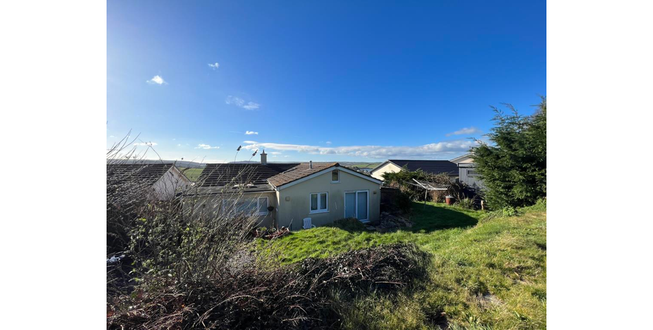 Lot 81 - Bungalow For Updating With Spectacular Views