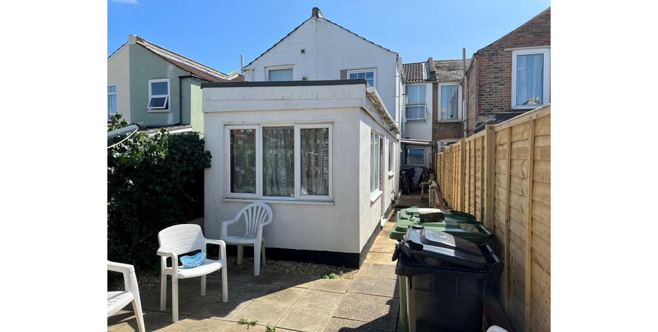 Lot 61 - Freehold Four-bedroom Hmo
