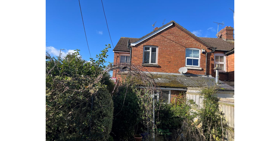Lot 94 - Three-bedroom End-terrace House For Improvement