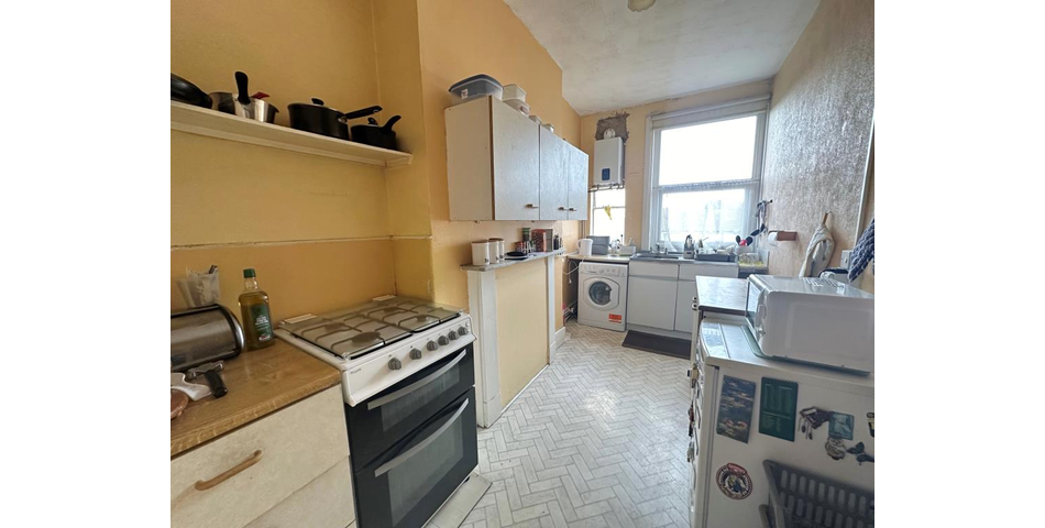 Lot 98 - Three-bedroom Maisonette For Investment