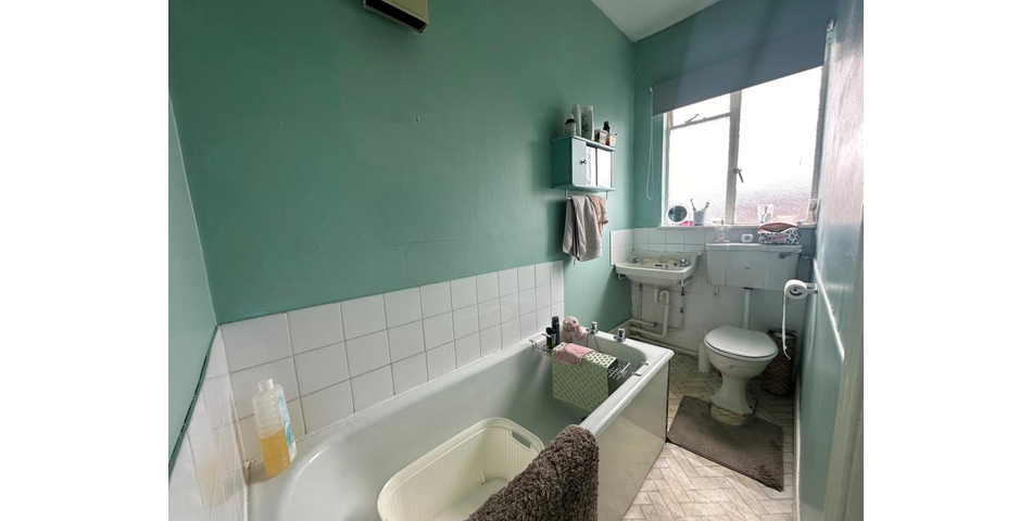 Lot 98 - Three-bedroom Maisonette For Investment