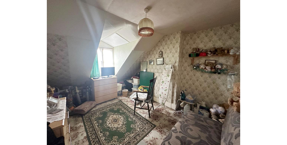 Lot 98 - Three-bedroom Maisonette For Investment