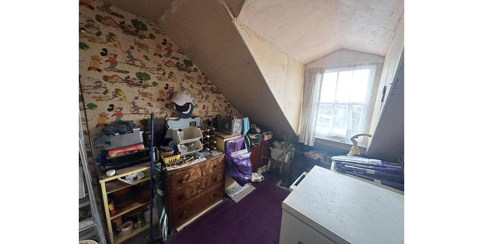 Lot 98 - Three-bedroom Maisonette For Investment