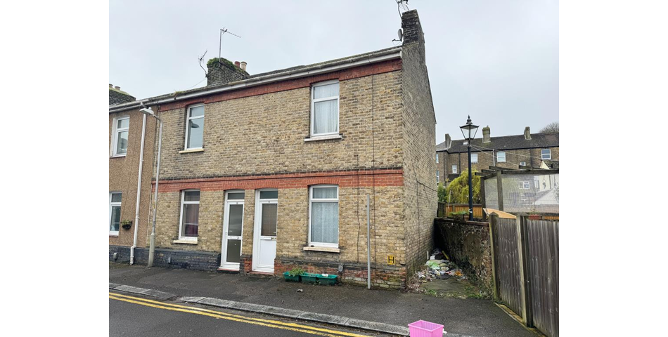 Lot 17 - Two-bedroom House For Investment