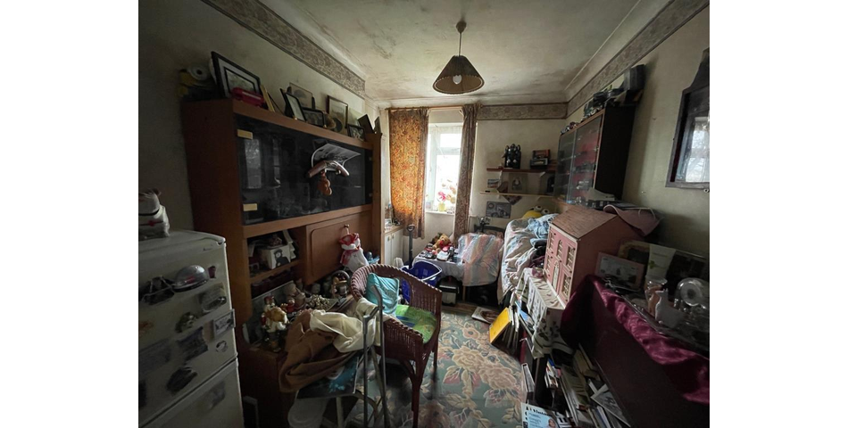 Lot 144 - Two-bedroom Upper Maisonette For Improvement With Garage And Garden
